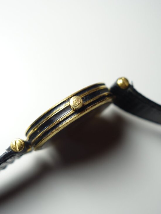 Vtg 1980’s Gucci Gold & Black Swiss Made Watch w/ Leather Gucci Strap, Untested main image 13